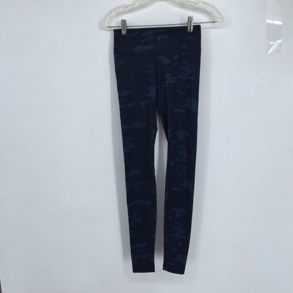 Lululemon Sz 2 Black Camo Leggings - Picture 1 of 3